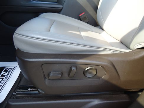 Used 2023 GMC Yukon SLT w/ SLT Luxury Package AWD/4WD image 27