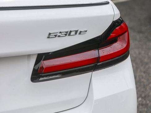 Certified 2023 BMW 530e w/ M Sport Package image 7