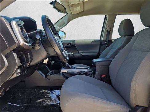 Used 2017 Toyota Tacoma SR5 AWD/4WD image 15