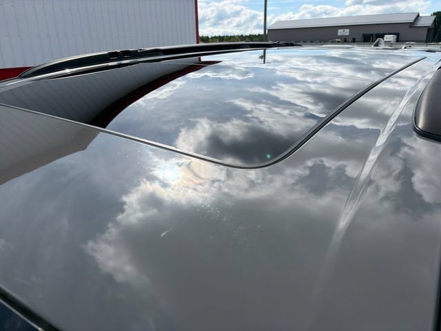 Used 2025 Chrysler Pacifica Limited FWD image 12