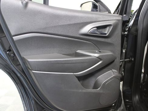 Used 2026 Chevrolet Trax ACTIV FWD image 28