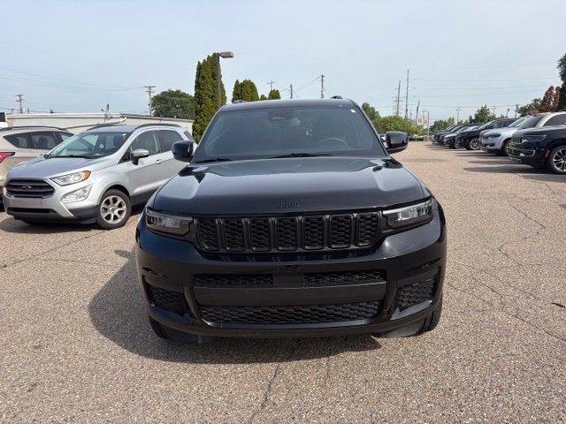 Used 2023 Jeep Grand Cherokee L Laredo AWD/4WD image 9