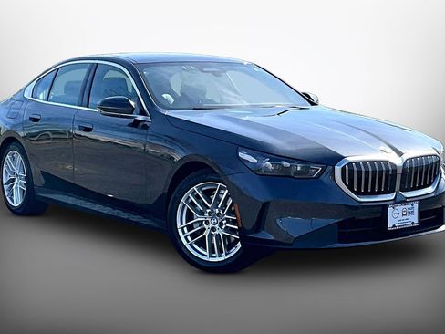 Used 2025 BMW 530i xDrive w/ Premium Package AWD/4WD image 10