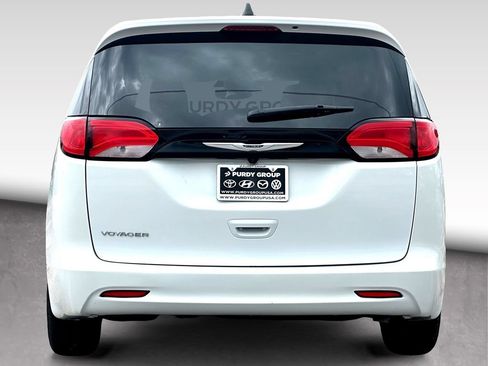 Used 2024 Chrysler Voyager LX FWD image 6
