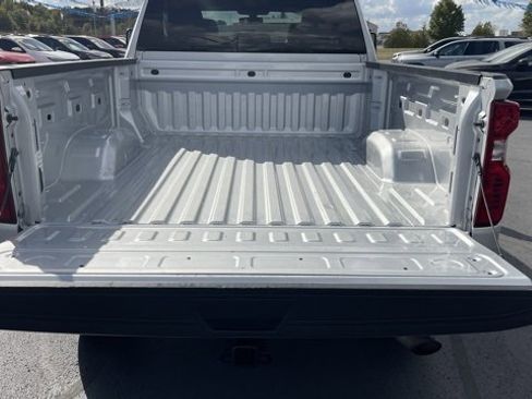 Used 2023 Chevrolet Silverado 2500 Custom w/ Custom Value Package image 5