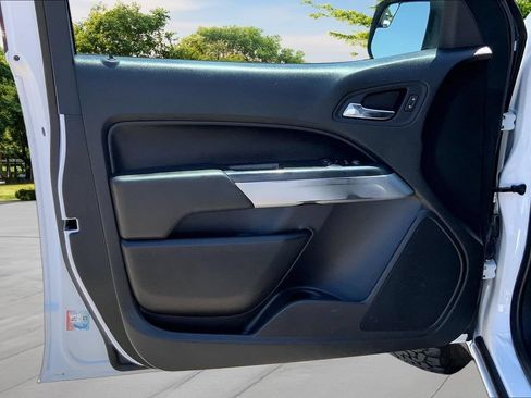 Used 2022 Chevrolet Colorado LT w/ Fleet Safety Package AWD/4WD image 16