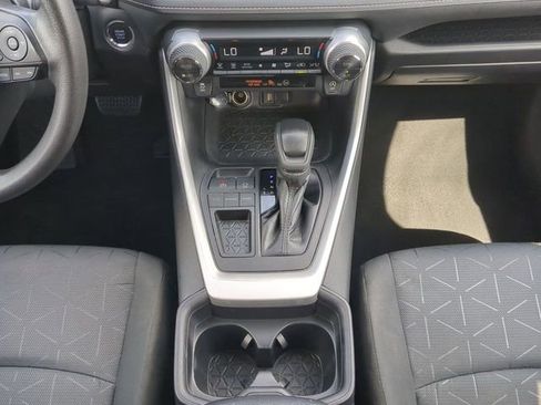Used 2021 Toyota RAV4 XLE w/ Convenience Package FWD image 22