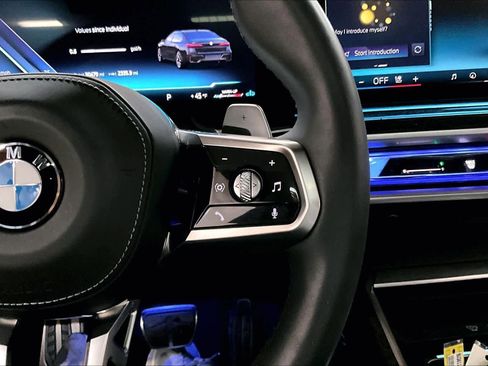 Used 2023 BMW 740i w/ Parking Assistance Package image 21