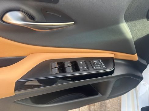 Certified 2025 Lexus ES 300h w/ Premium Package image 14