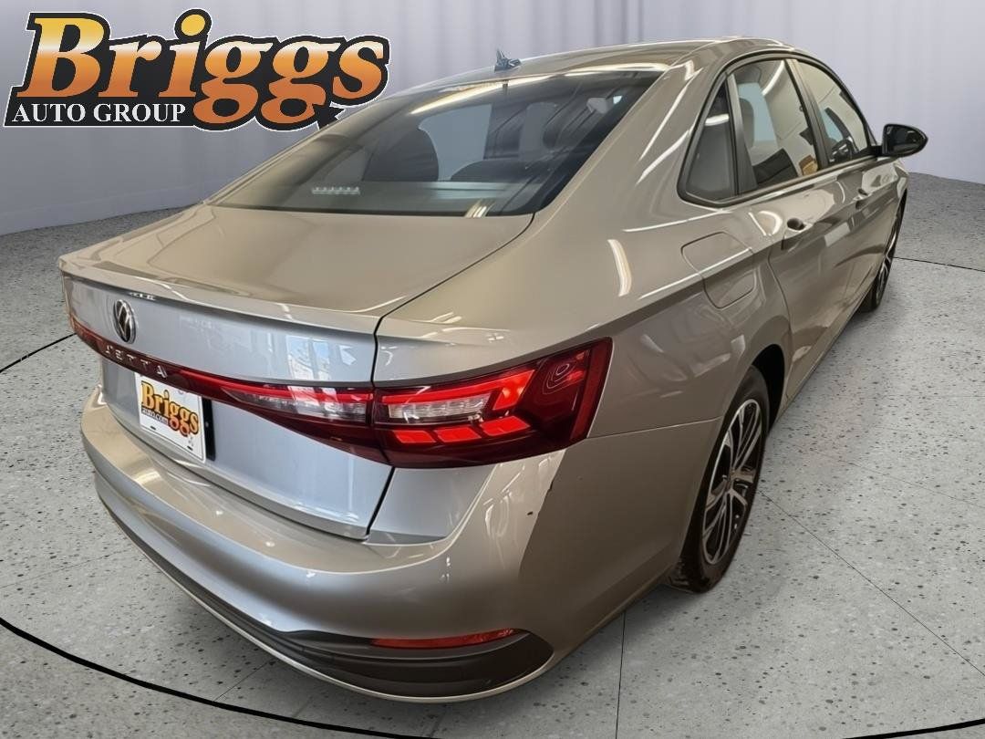 Used 2025 Volkswagen Jetta Sport FWD image 5