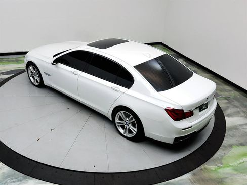 Used 2015 BMW 750Li image 34