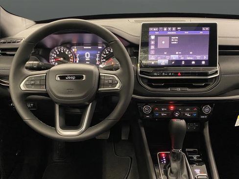 New 2026 Jeep Compass Latitude image 5