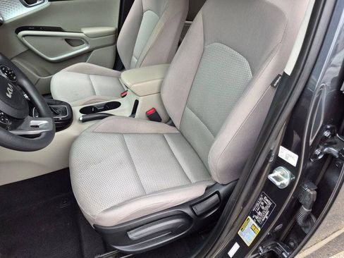 Certified 2022 Kia Soul LX w/ Technology Package FWD image 20