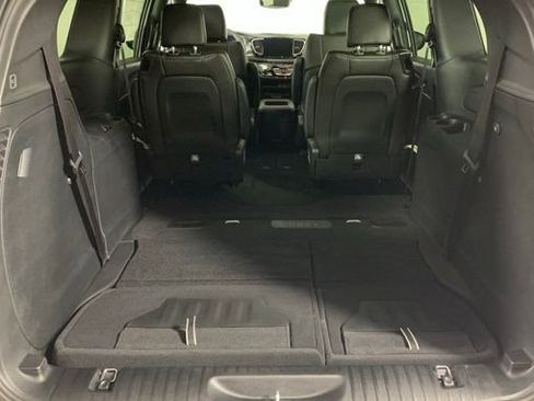 New 2026 Chrysler Pacifica Select image 15
