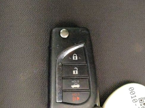 Used 2021 Toyota Camry LE w/ Carpet Mat Package (TMS) image 32