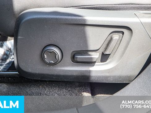 Used 2022 Volvo XC40 P8 Recharge Ultimate image 37