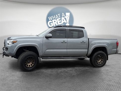 Used 2020 Toyota Tacoma SR5 w/ Technology Package image 7