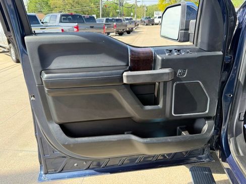 Used 2016 Ford F150 Platinum w/ Equipment Group 701A Luxury AWD/4WD image 24