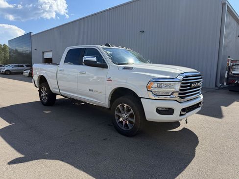 Used 2022 RAM 2500 Limited AWD/4WD image 3