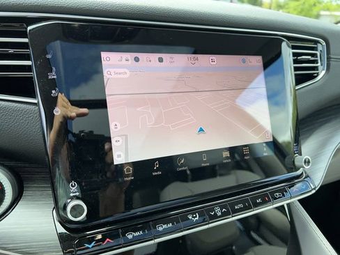 Used 2024 Jeep Wagoneer Series III w/ Premium Group I image 40