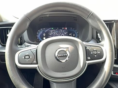 Certified 2025 Volvo XC60 B5 Core image 15