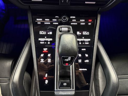 Used 2019 Porsche Cayenne E-Hybrid AWD/4WD image 23