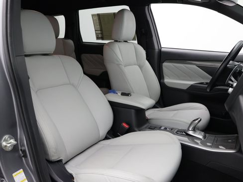 Used 2022 Mitsubishi Outlander LE AWD/4WD image 46