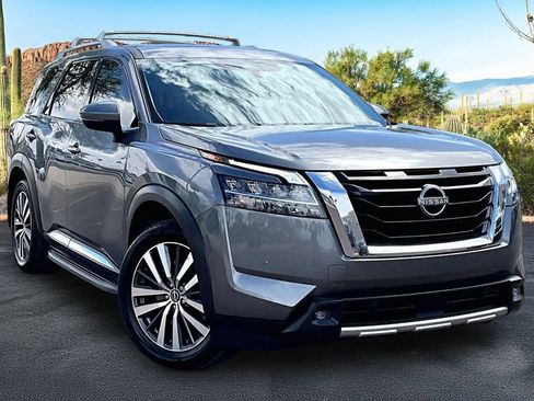 Used 2022 Nissan Pathfinder Platinum w/ Cargo Package FWD image 12