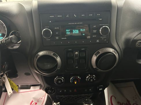 Used 2017 Jeep Wrangler Unlimited Sport AWD/4WD image 18