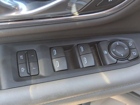 Used 2023 GMC Yukon SLT image 25