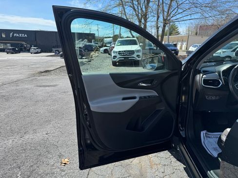 Used 2022 Chevrolet Equinox LS FWD image 18