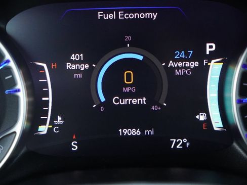 Used 2025 Chrysler Pacifica Select w/ Uconnect Theater Family Group AWD/4WD image 8