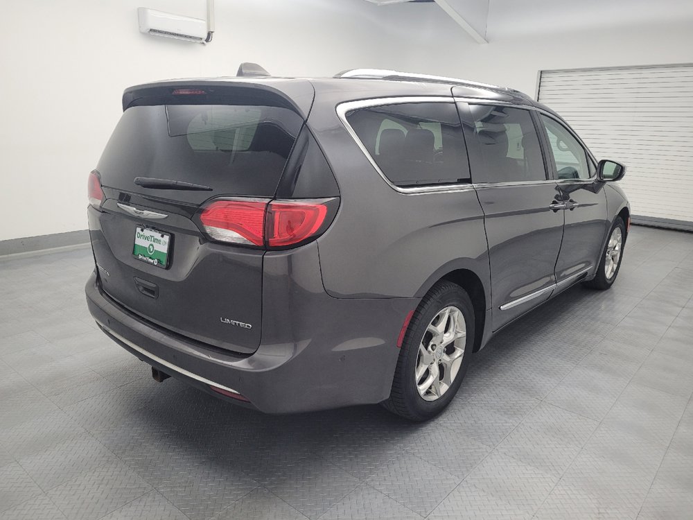 Used 2017 Chrysler Pacifica Limited w/ UConnect Theater Package FWD image 9