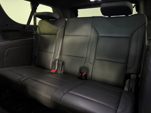 Used 2022 Chevrolet Suburban LT w/ Luxury Package image 17