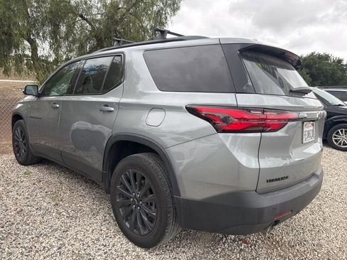Used 2023 Chevrolet Traverse RS FWD image 2