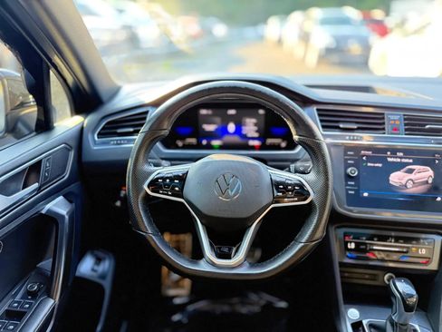 Used 2022 Volkswagen Tiguan SE R-Line AWD/4WD image 16