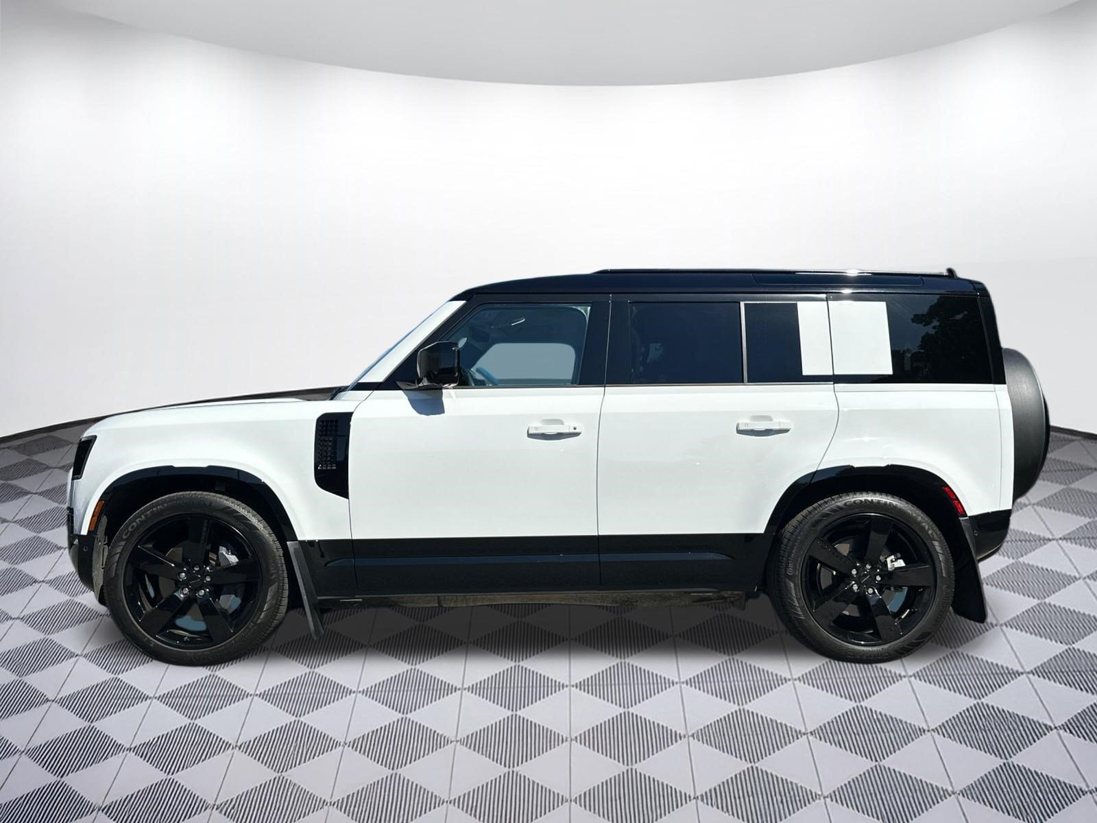Used 2026 Land Rover Defender 110 X-Dynamic SE AWD/4WD image 2
