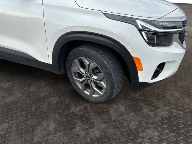 Used 2024 Kia Seltos S AWD/4WD image 9