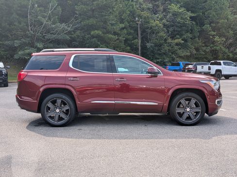 Used 2017 GMC Acadia Denali w/ Technology Package FWD image 10