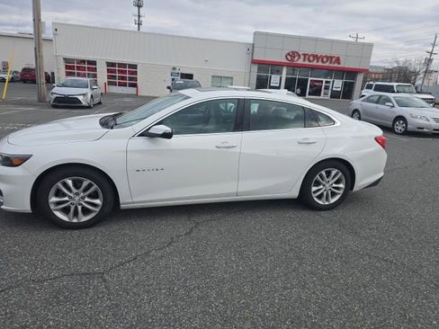 Used 2017 Chevrolet Malibu LT image 5