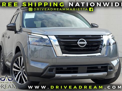 Used 2025 Nissan Pathfinder Platinum AWD/4WD image 2