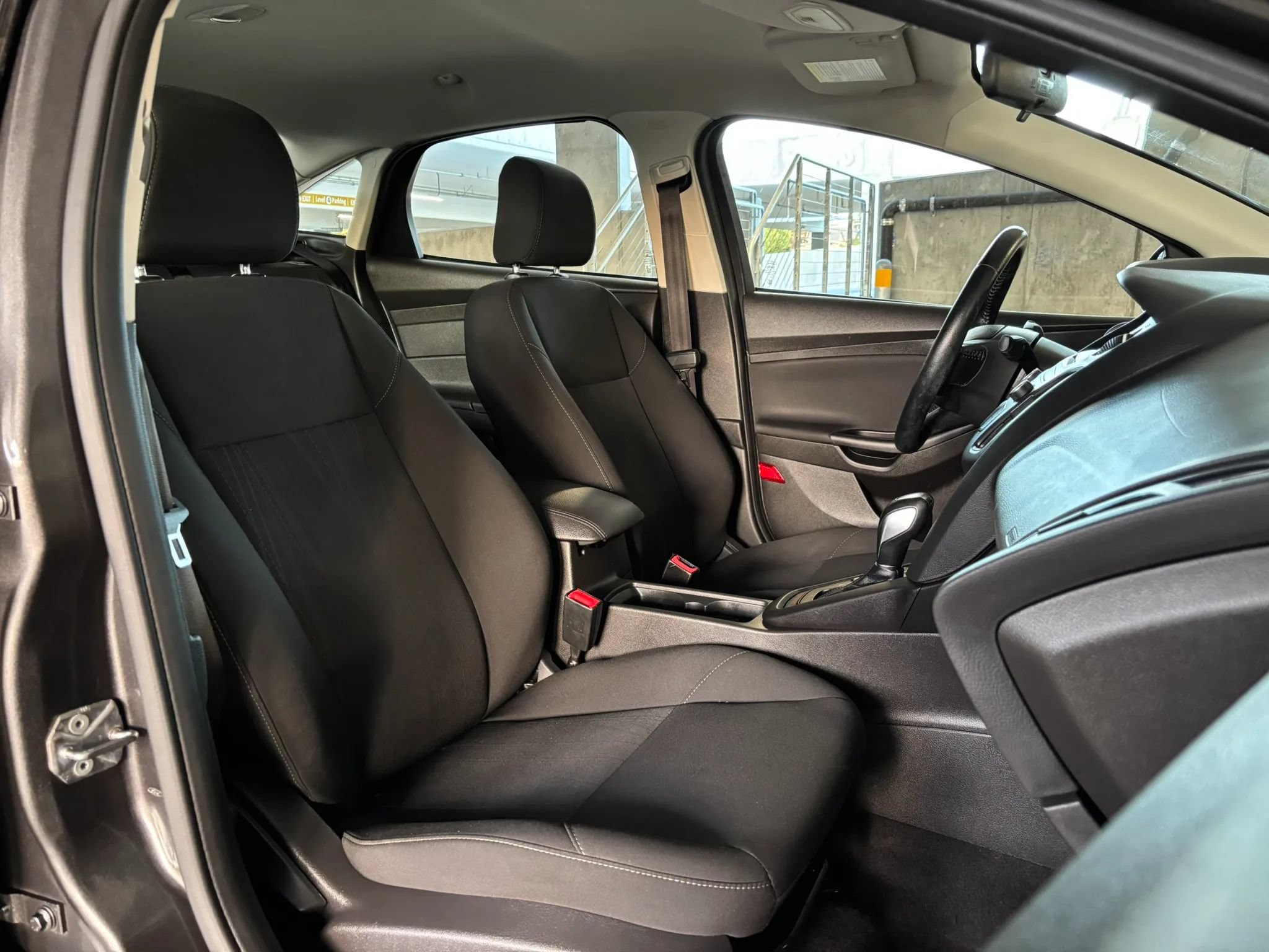 Used 2016 Ford Focus SE w/ SE Cold Weather Package FWD image 25