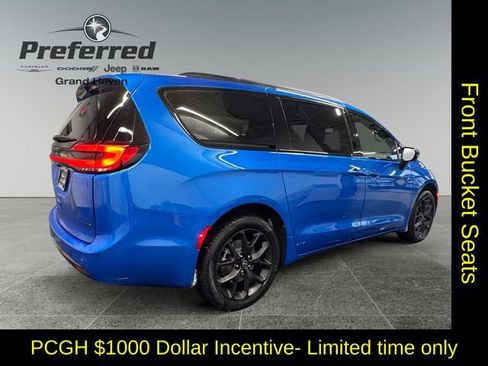 New 2026 Chrysler Pacifica Select w/ S Appearance Package image 18