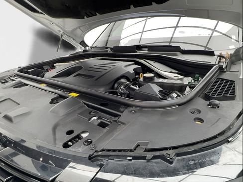 Used 2023 Land Rover Range Rover Long Wheelbase SE image 13