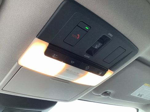 Used 2025 Nissan Sentra SR w/ SR Premium Package image 20