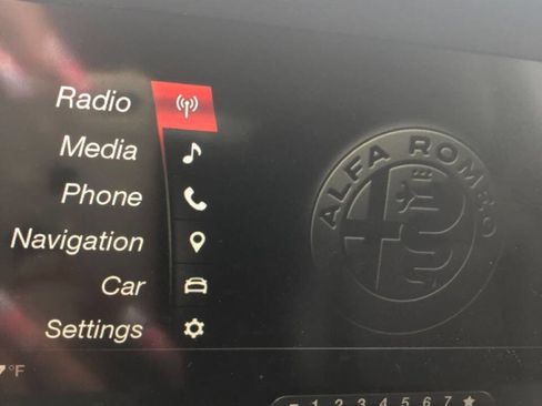 Used 2018 Alfa Romeo Stelvio AWD image 18