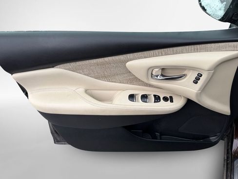 Used 2020 Nissan Murano SL w/ Moonroof Package image 17