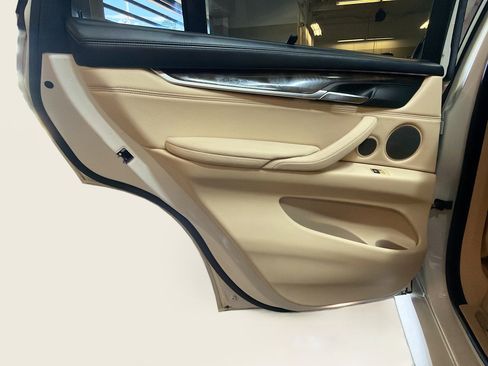 Used 2014 BMW X5 xDrive35d image 28