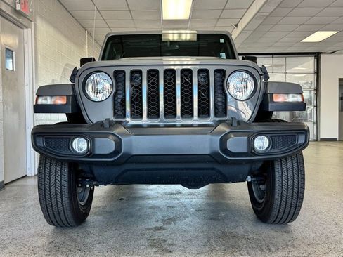 Certified 2022 Jeep Gladiator Overland w/ Popular Equipment Package AWD/4WD image 3