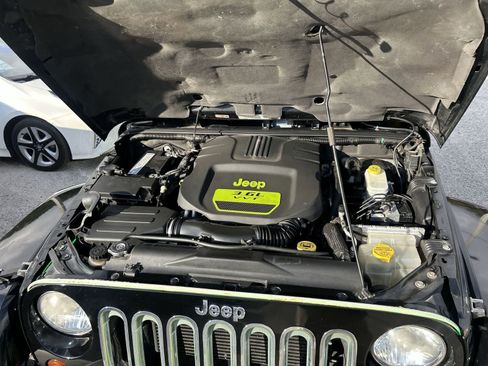 Used 2012 Jeep Wrangler Sahara w/ Connectivity Group image 9